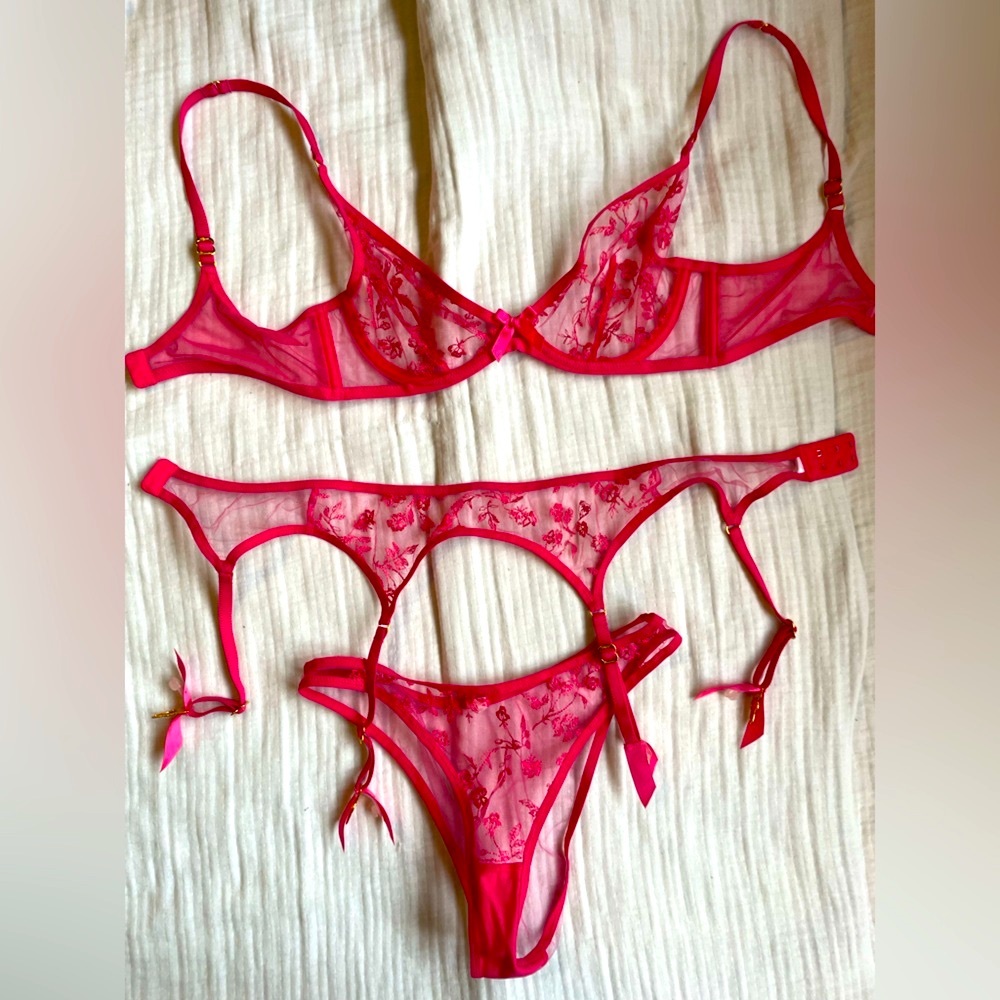 Agent Provocateur Henrietta Set in pink